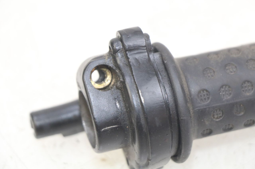 photo de MANOPOLE DELL'ACCELERATORE PIAGGIO ZIP 4T 50 (2018 - 2020) - Altra angolazione