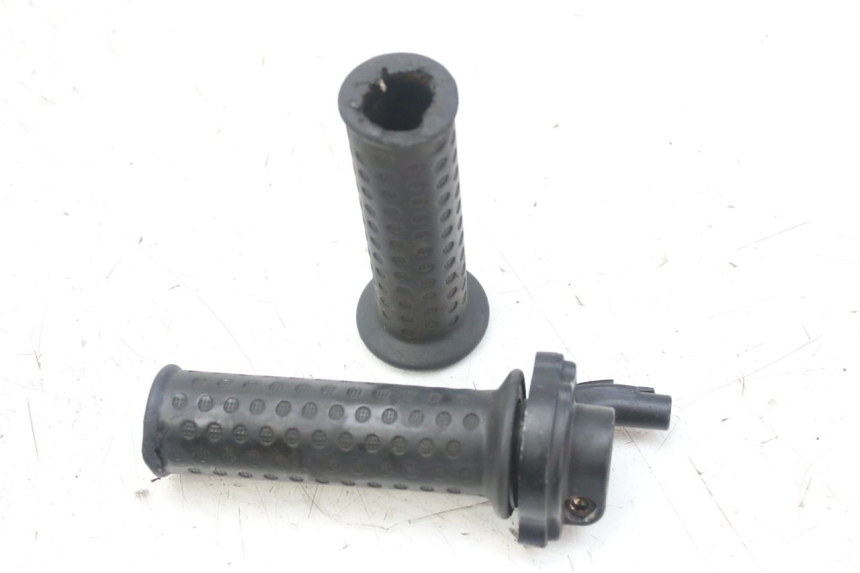 photo de MANOPOLE DELL'ACCELERATORE PIAGGIO ZIP 4T 50 (2018 - 2020) - Dettaglio del componente