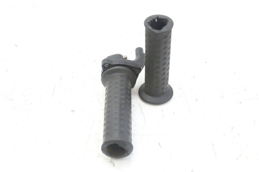 photo de MANOPOLE DELL'ACCELERATORE PIAGGIO ZIP 4T 50 (2018 - 2020) - Zoom sullo stato d'uso