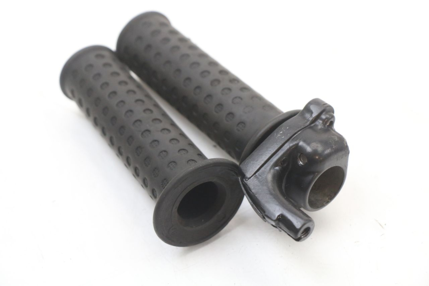 photo de MANOPOLE DELL'ACCELERATORE PIAGGIO ZIP 4T 50 (2018 - 2020) - Zoom sullo stato d'uso