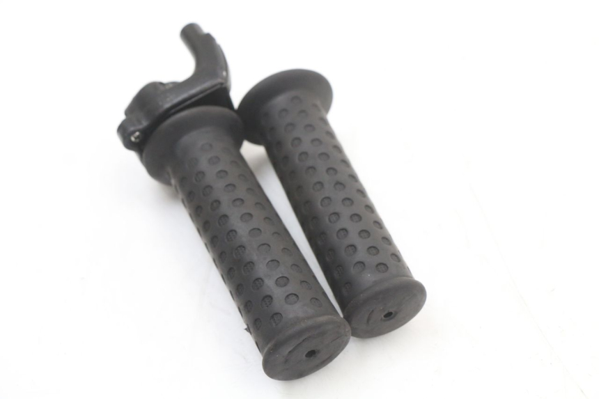 photo de MANOPOLE DELL'ACCELERATORE PIAGGIO ZIP 4T 50 (2018 - 2020) - Altra angolazione