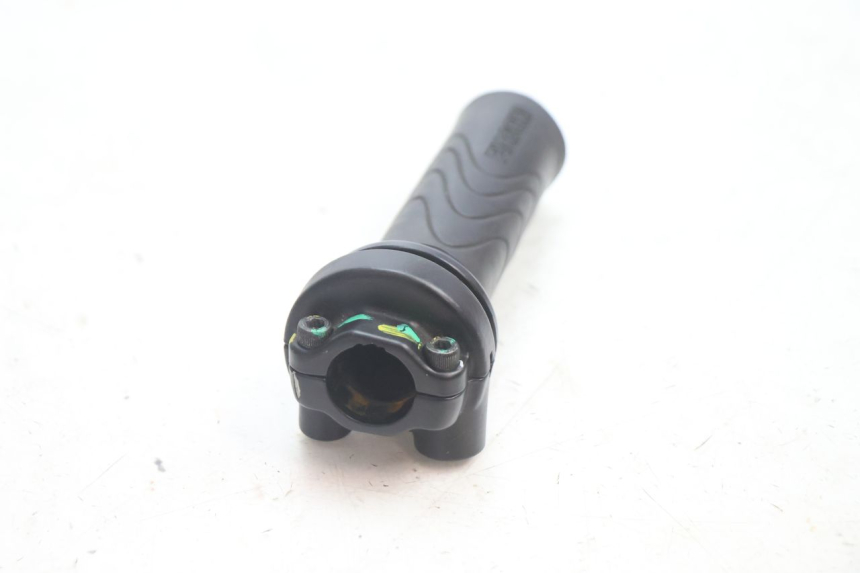 photo de MANOPOLE DELL'ACCELERATORE PIAGGIO ZIP 4T 50 (2018 - 2020) - Dettaglio del componente
