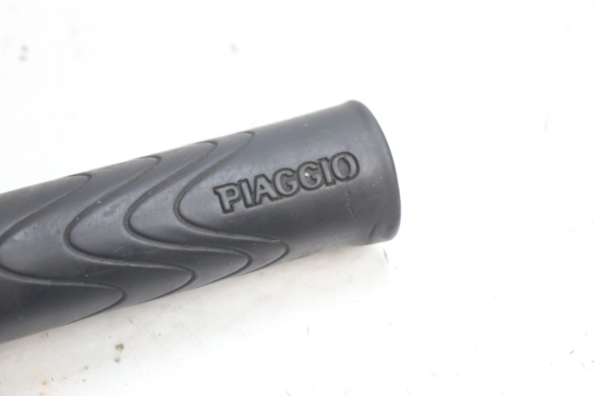photo de MANOPOLE DELL'ACCELERATORE PIAGGIO ZIP 4T 50 (2018 - 2020) - Zoom sullo stato d'uso