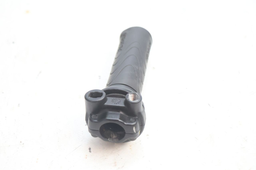 photo de MANOPOLE DELL'ACCELERATORE PIAGGIO ZIP 4T 50 (2018 - 2020) - Altra angolazione