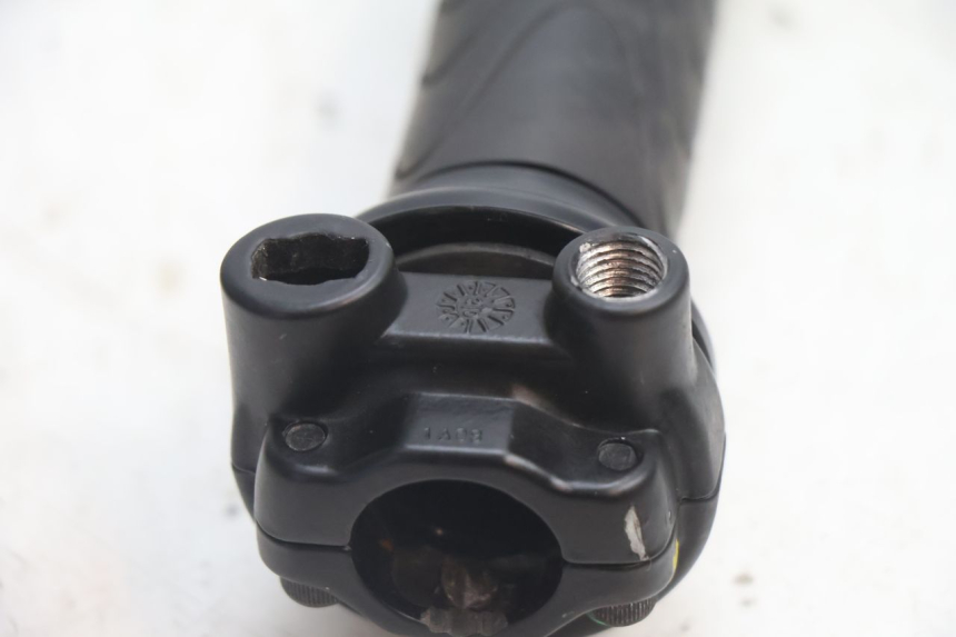 photo de MANOPOLE DELL'ACCELERATORE PIAGGIO ZIP 4T 50 (2018 - 2020) - Primo piano tecnico