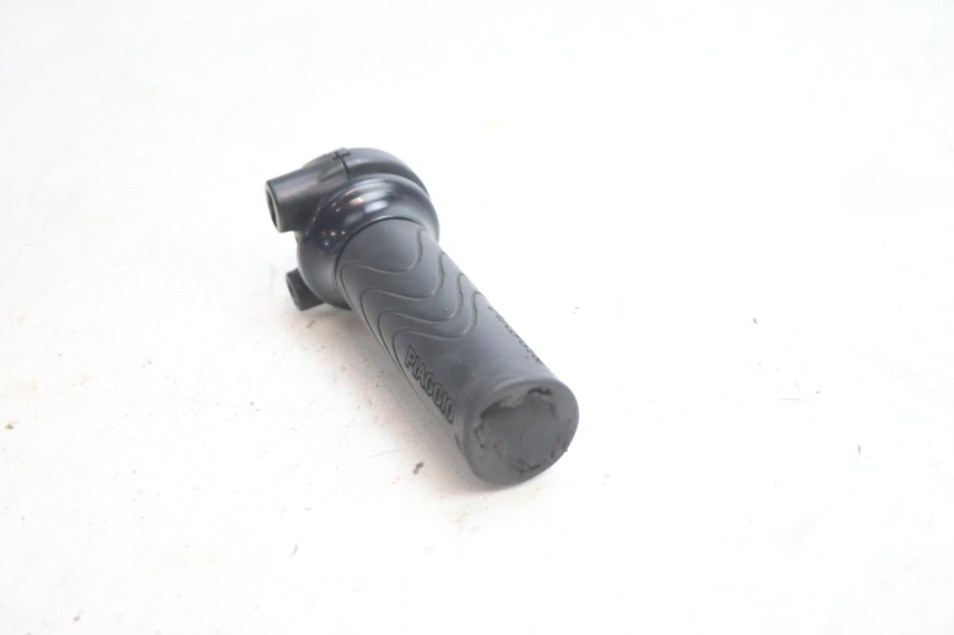 photo de MANOPOLE DELL'ACCELERATORE PIAGGIO ZIP 4T 50 (2018 - 2020) - Stato della superficie e materiale