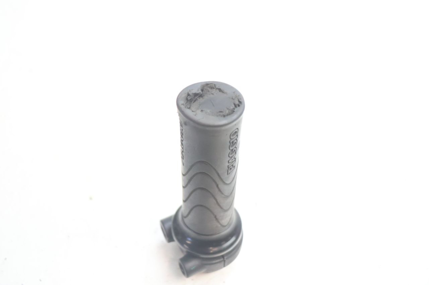 photo de MANOPOLE DELL'ACCELERATORE PIAGGIO ZIP 4T 50 (2018 - 2020) - Marcature e riferimenti originali
