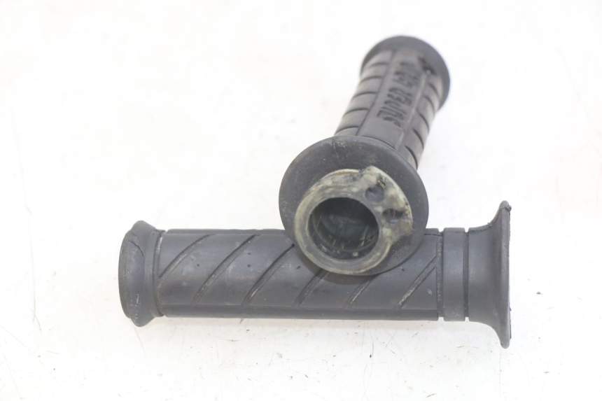 photo de MANOPOLE DELL'ACCELERATORE KAWASAKI ZX-6R ZX6R 600 (1995 - 1997) - Zoom sullo stato d'uso