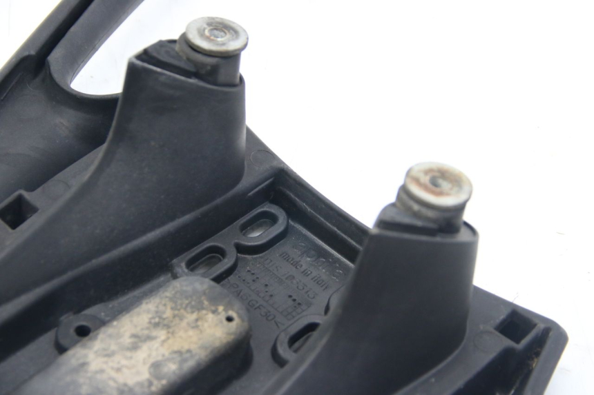 photo de MANIGLIA POSTERIORE APRILIA ATLANTIC 500 (2002 - 2003) - Dettagli dei punti di fissaggio