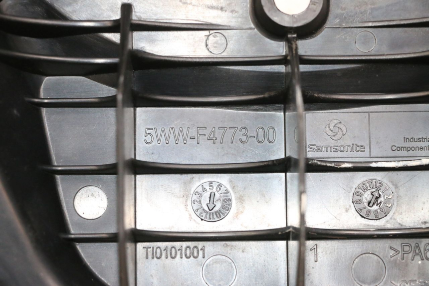 photo de MANIGLIA POSTERIORE MBK BOOSTER SPIRIT NAKED 50 (2004 - 2017) - Primo piano tecnico