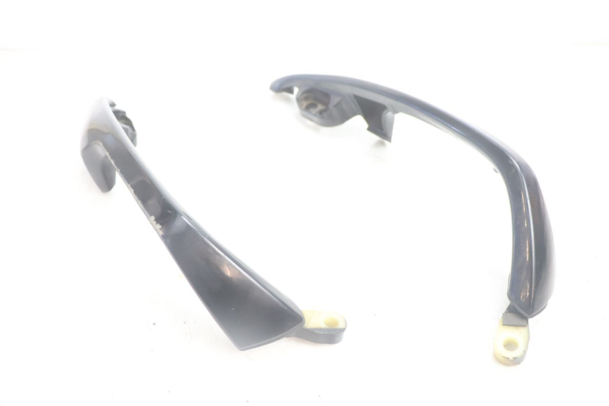 photo de MANIGLIONE SUZUKI BURGMAN EXECUTIVE ABS 650 (2006 - 2012) - Caratteristiche distintive