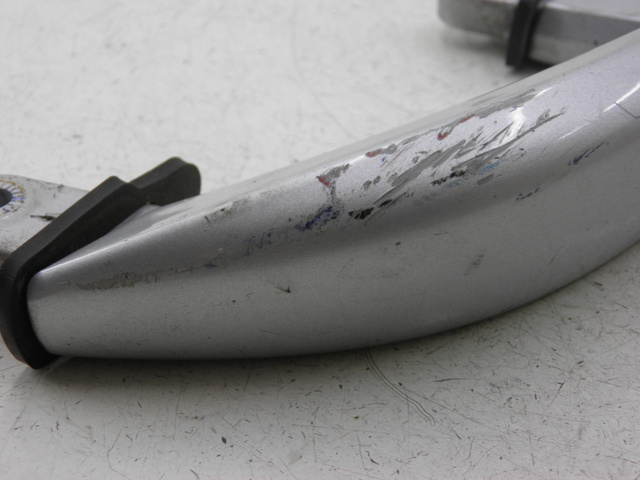 photo de MANIGLIA POSTERIORE DESTRA YAMAHA XMAX X-MAX 125 (2006 - 2009) - Altra angolazione