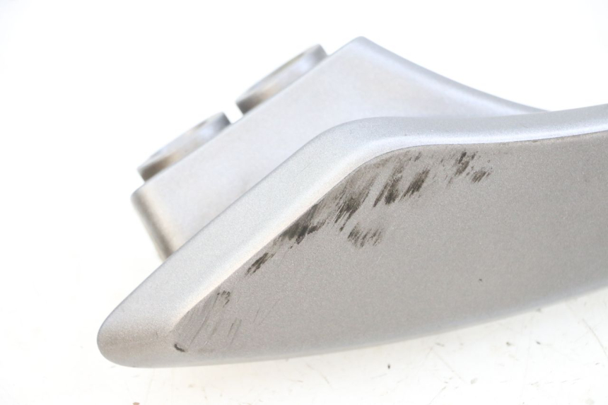 photo de MANIGLIONE DESTRO SUZUKI BURGMAN 650 (2013 - 2020) - Dettagli dei punti di fissaggio