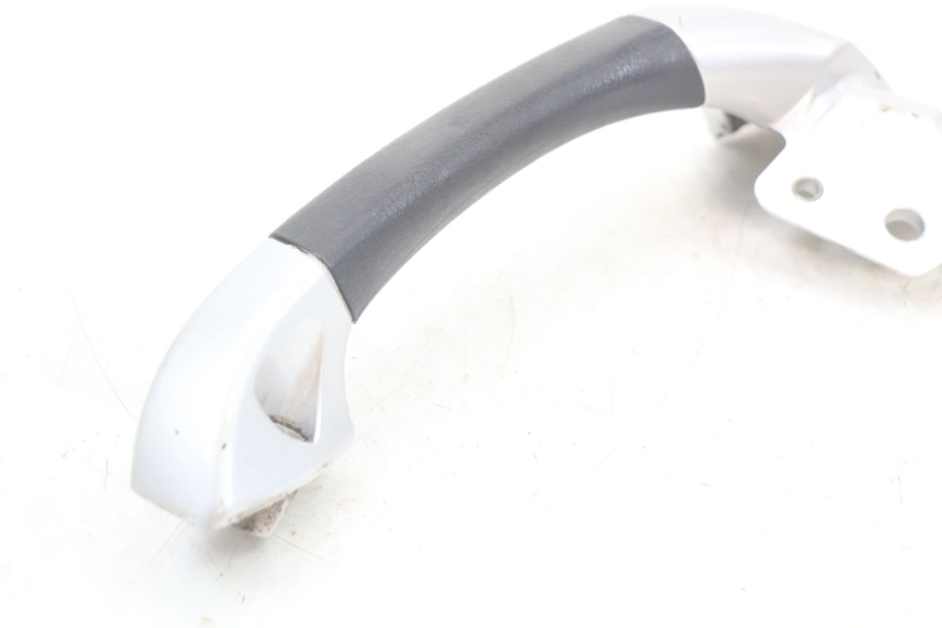 photo de MANIGLIA POSTERIORE DESTRA PIAGGIO MP3 LT 400 (2007 - 2012) - Zoom sullo stato d'uso