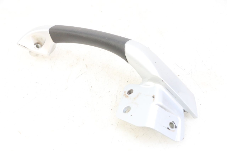 photo de MANIGLIONE DESTRO PIAGGIO MP3 LT 300 (2010 - 2016) - Stato della superficie e materiale