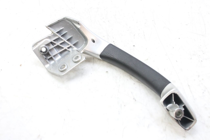 photo de MANIGLIA POSTERIORE DESTRA PIAGGIO MP3 RL 250 (2006 - 2010) - Zoom sullo stato d'uso