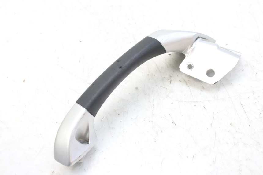 photo de MANIGLIA POSTERIORE DESTRA PIAGGIO MP3 RL 250 (2006 - 2010) - Altra angolazione