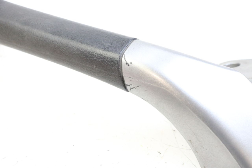 photo de MANIGLIONE DESTRO PIAGGIO MP3 125 (2006 - 2014) - Altra angolazione