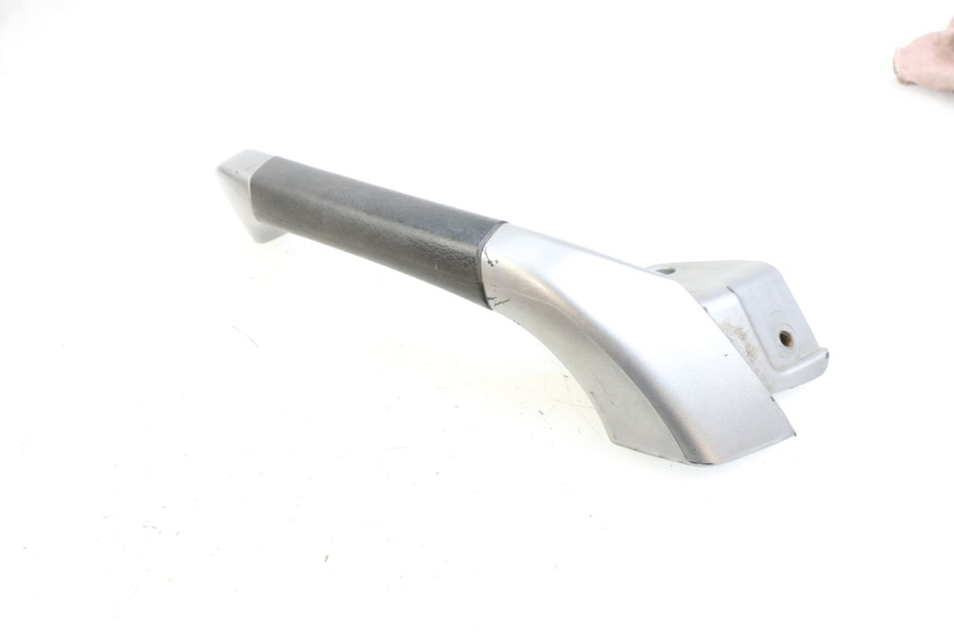 photo de MANIGLIONE DESTRO PIAGGIO MP3 125 (2006 - 2014) - Primo piano tecnico