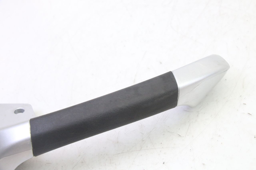 photo de MANIGLIA POSTERIORE DESTRA PIAGGIO MP3 RL 250 (2006 - 2010) - Altra angolazione