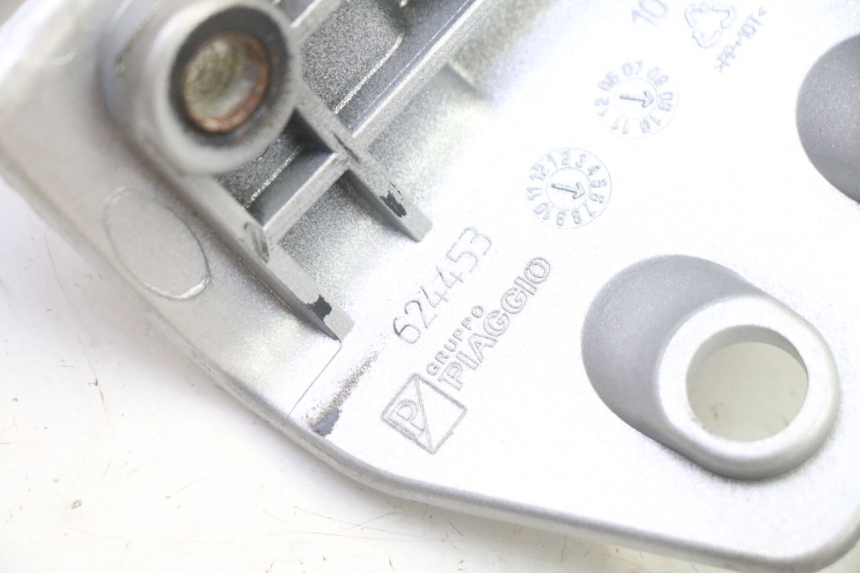 photo de MANIGLIA POSTERIORE DESTRA PIAGGIO MP3 RL 250 (2006 - 2010) - Stato della superficie e materiale