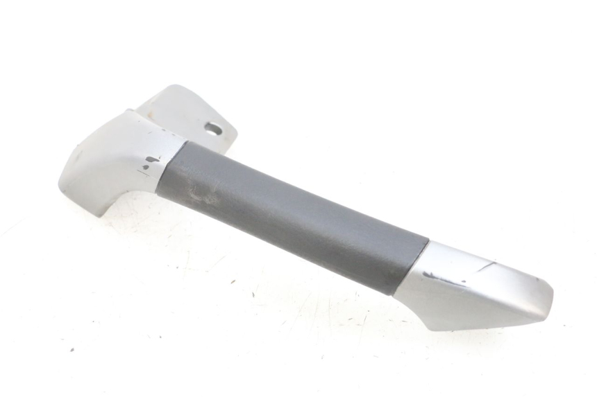 photo de MANIGLIONE DESTRO PIAGGIO MP3 125 (2006 - 2014) - Stato della superficie e materiale