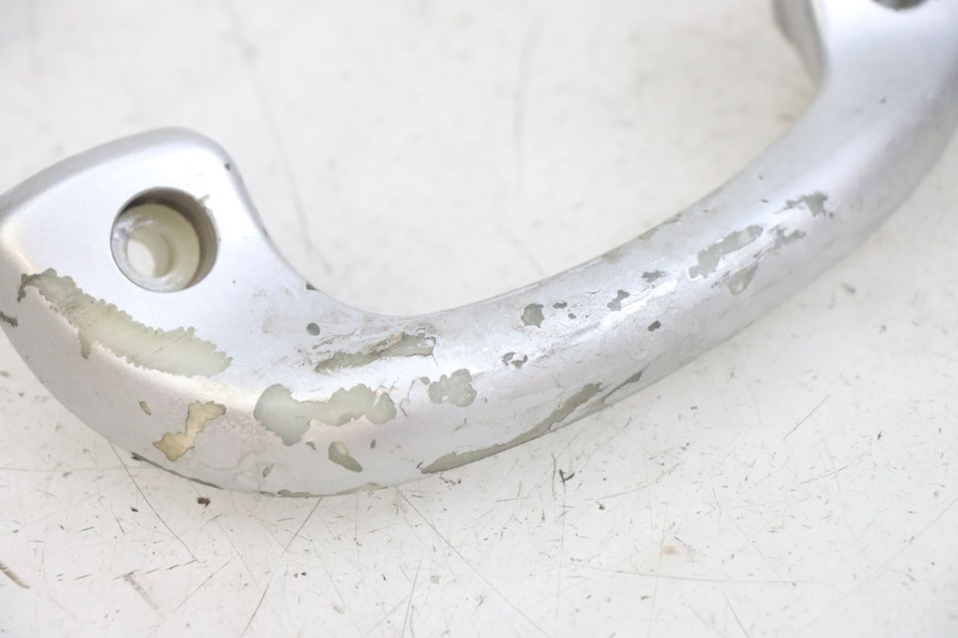 photo de MANIGLIA POSTERIORE DESTRA YAMAHA NEOS NEO'S 4T 50 (2008 - 2016) - Dettaglio del componente