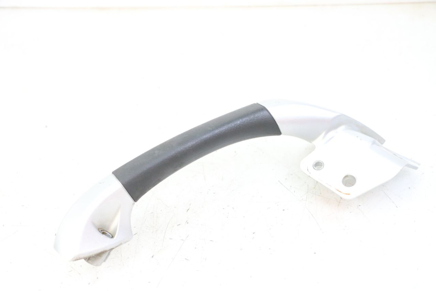 photo de MANIGLIA POSTERIORE DESTRA PIAGGIO MP3 LT 400 (2007 - 2012) - Dettagli dei punti di fissaggio