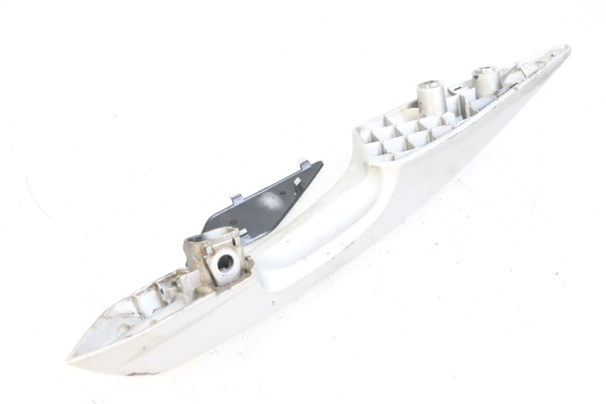 photo de MANIGLIONE DESTRO PEUGEOT SATELIS 125 (2010 - 2012) - Zoom sullo stato d'uso
