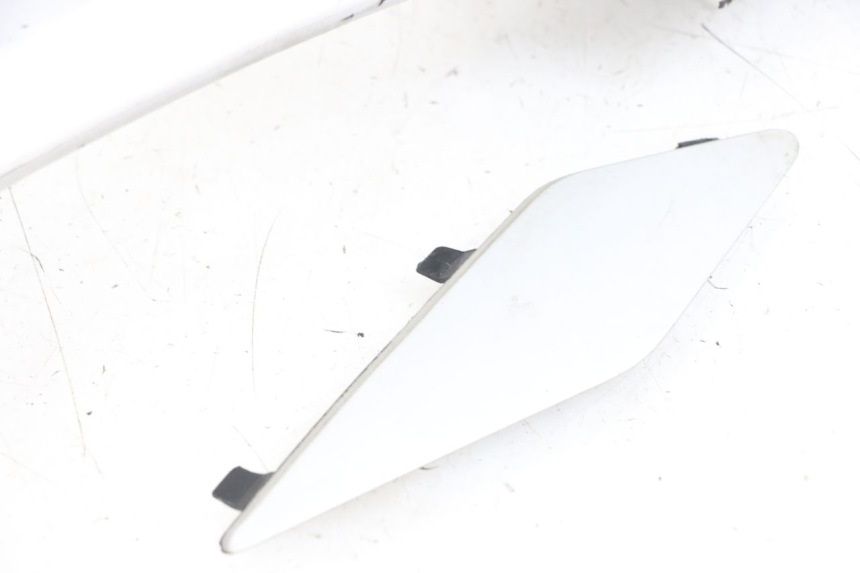 photo de MANIGLIONE DESTRO PEUGEOT SATELIS 125 (2010 - 2012) - Dettagli dei punti di fissaggio