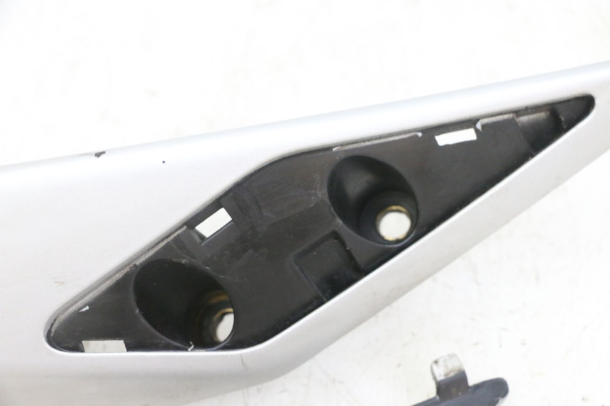 photo de MANIGLIONE DESTRO PEUGEOT SATELIS 125 (2013 - 2018) - Altra vista dell'articolo