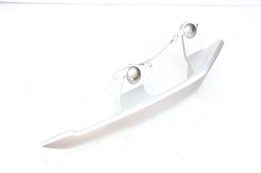 photo de MANIGLIA POSTERIORE DESTRA YAMAHA XMAX X-MAX ABS 125 (2017 - 2020) - Dettagli dei punti di fissaggio