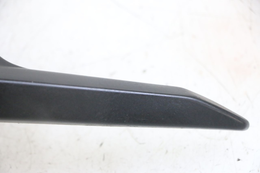 photo de MANIGLIA POSTERIORE DESTRA YAMAHA X-MAX XMAX 125 (2010 - 2013) - Zoom sullo stato d'uso