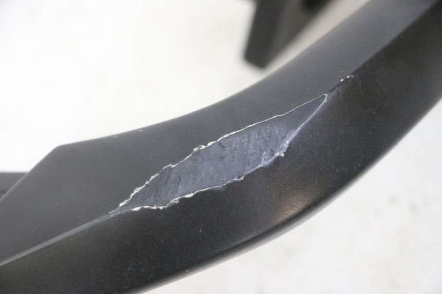 photo de MANIGLIA POSTERIORE DESTRA YAMAHA X-MAX XMAX 125 (2010 - 2013) - Altra angolazione