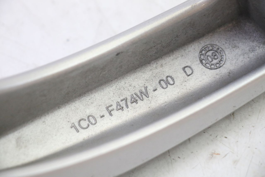 photo de MANIGLIONE DESTRO YAMAHA X-MAX XMAX 250 (2006 - 2009) - Stato della superficie e materiale