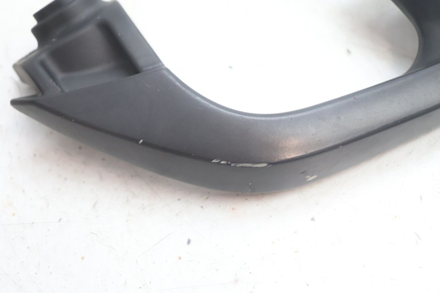 photo de MANIGLIA POSTERIORE DESTRA YAMAHA X-MAX XMAX 125 (2010 - 2013) - Dettagli dei punti di fissaggio