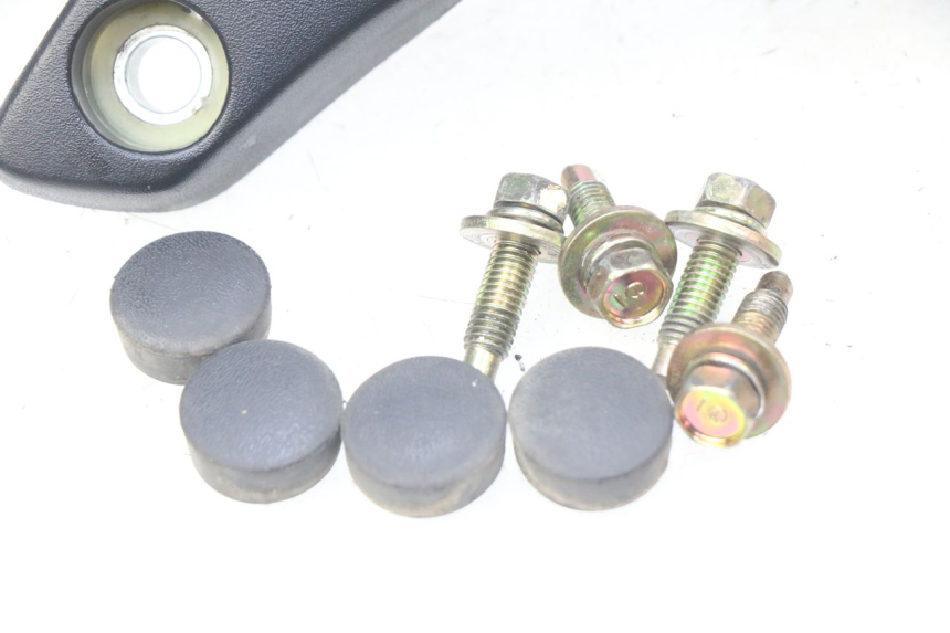 photo de MANIGLIA POSTERIORE HONDA FES PANTHEON 2T 125 (1998 - 2002) - Dettaglio del componente