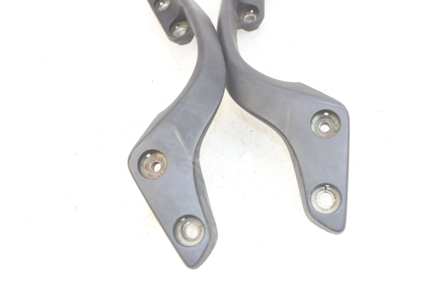 photo de MANIGLIA POSTERIORE HONDA FES PANTHEON 2T 125 (1998 - 2002) - Zoom sullo stato d'uso