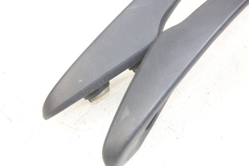 photo de MANIGLIA POSTERIORE HONDA FES PANTHEON 2T 125 (1998 - 2002) - Primo piano tecnico