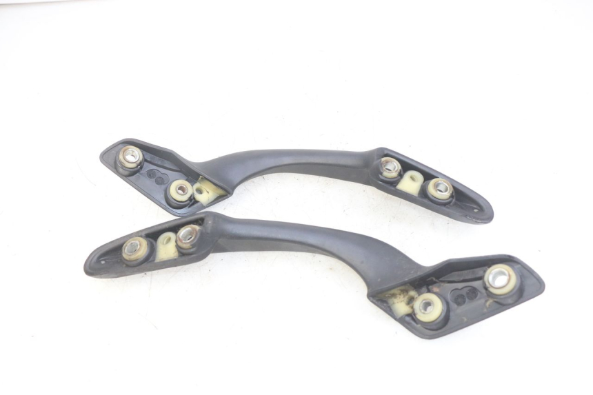 photo de MANIGLIA POSTERIORE HONDA FES PANTHEON 2T 125 (1998 - 2002) - Dettagli dei punti di fissaggio