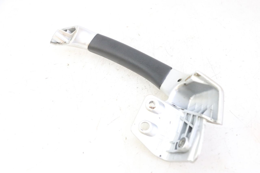 photo de MANIGLIA POSTERIORE SINISTRA PIAGGIO MP3 LT 300 (2010 - 2016) - Altra angolazione