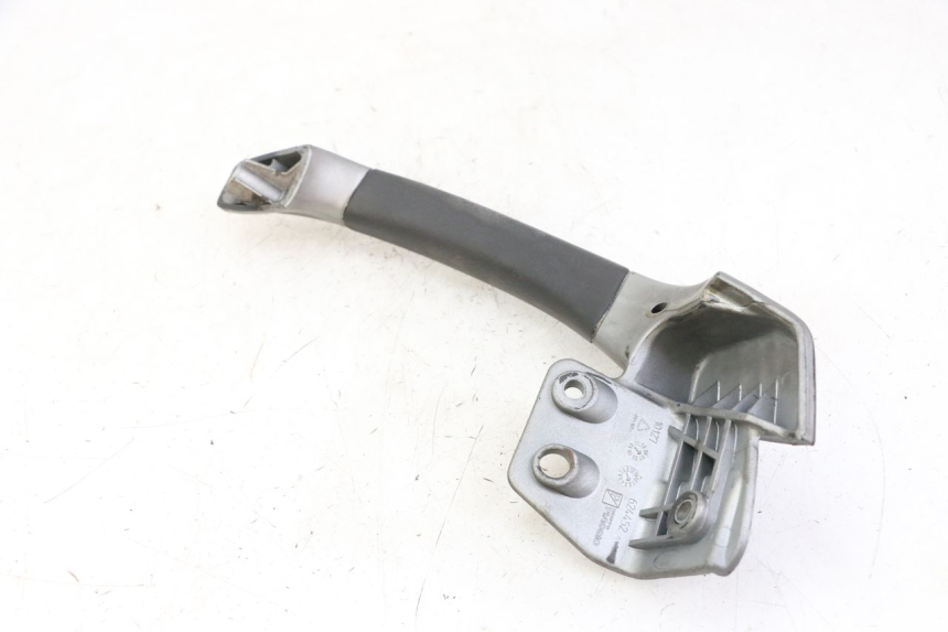 photo de MANIGLIONE SINISTRO PIAGGIO MP3 125 (2006 - 2014) - Altra angolazione