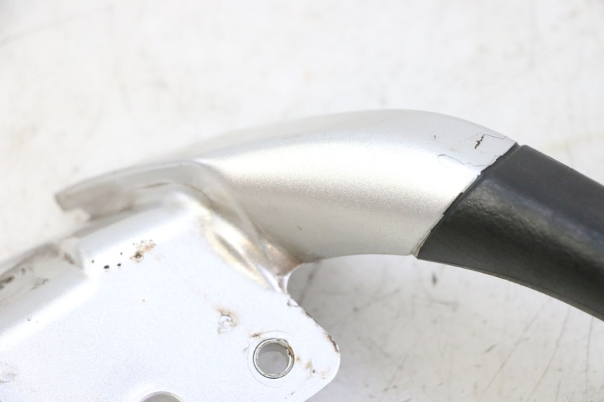 photo de MANIGLIA POSTERIORE SINISTRA PIAGGIO MP3 RL 250 (2006 - 2010) - Altra angolazione