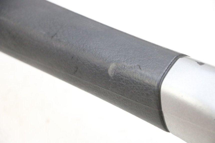 photo de MANIGLIONE SINISTRO PIAGGIO MP3 125 (2006 - 2014) - Altra vista dell'articolo