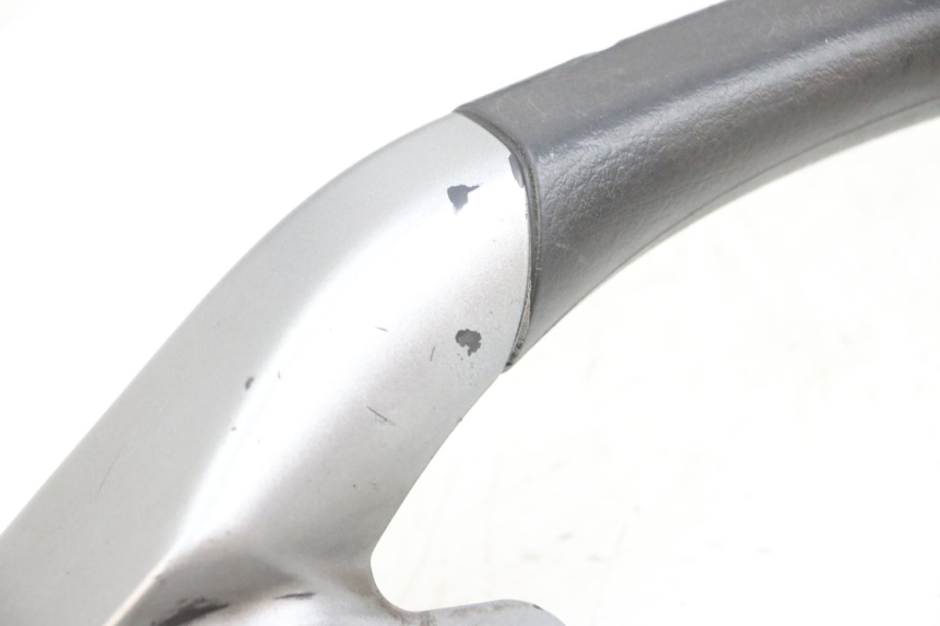 photo de MANIGLIONE SINISTRO PIAGGIO MP3 125 (2006 - 2014) - Zoom sullo stato d'uso