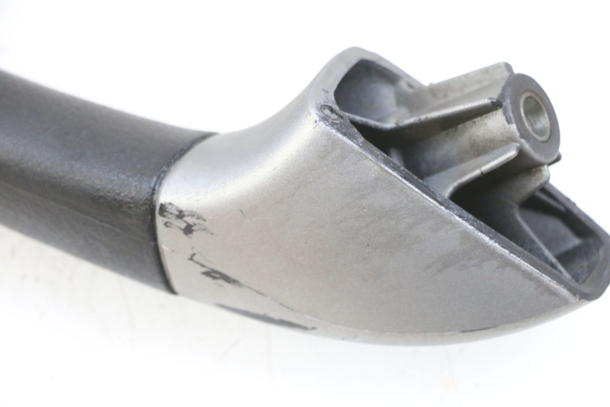 photo de MANIGLIONE SINISTRO PIAGGIO MP3 125 (2006 - 2014) - Dettagli dei punti di fissaggio