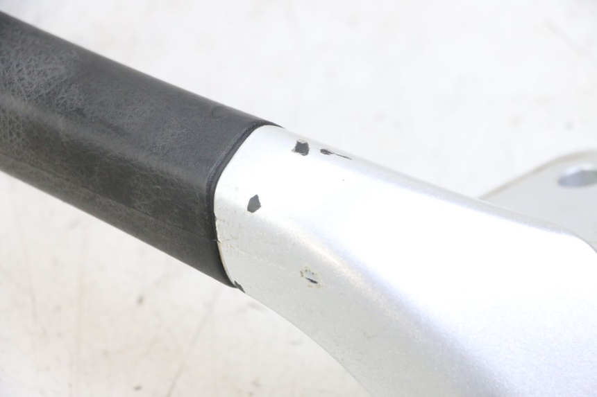 photo de MANIGLIONE SINISTRO PIAGGIO MP3 LT 400 (2007 - 2012) - Dettagli dei punti di fissaggio