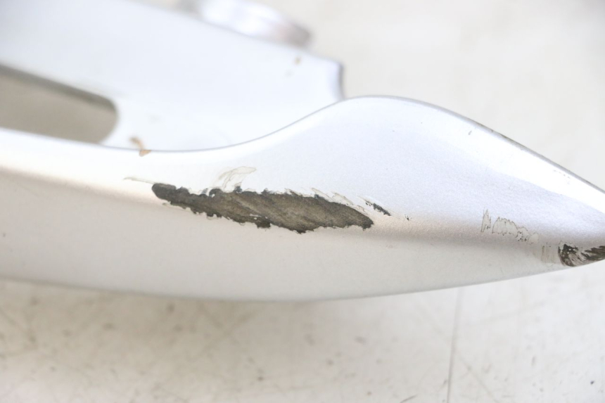 photo de MANIGLIA POSTERIORE SINISTRA SUZUKI BURGMAN 125 (2007 - 2014) - Zoom sullo stato d'uso