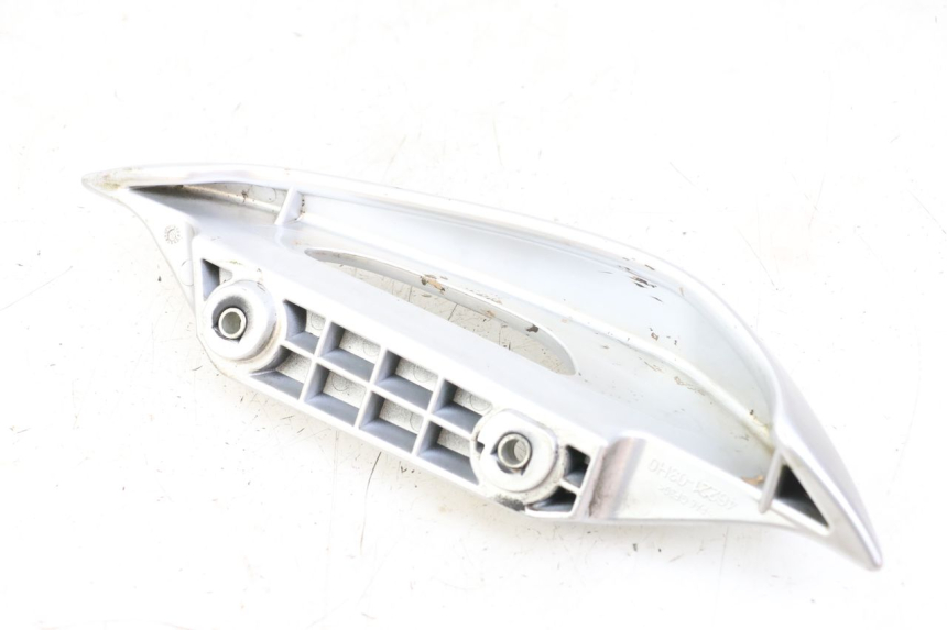 photo de MANIGLIA POSTERIORE SINISTRA SUZUKI BURGMAN 125 (2007 - 2014) - Primo piano tecnico