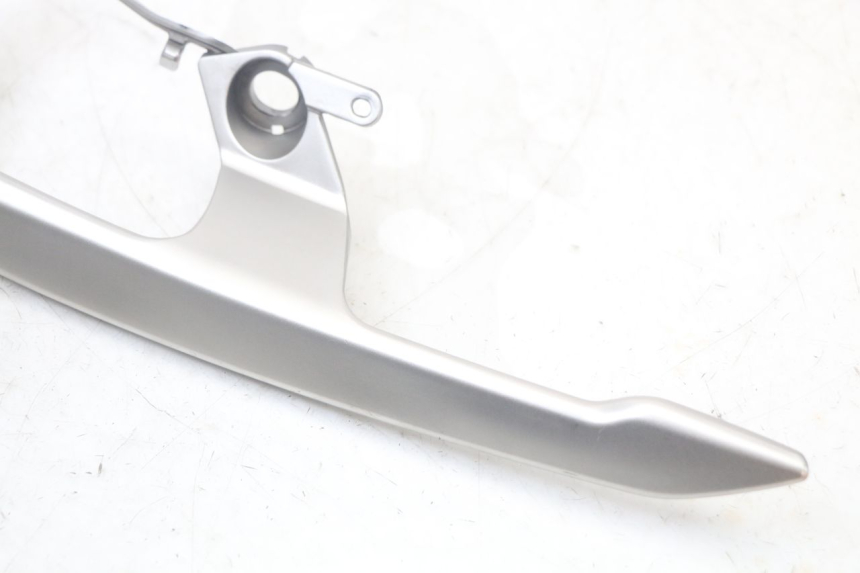 photo de MANIGLIA POSTERIORE SINISTRA YAMAHA XMAX X-MAX ABS 125 (2017 - 2020) - Zoom sullo stato d'uso